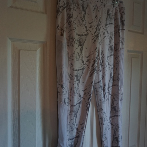 White Marble Crop Leggings - Picture 5 of 7